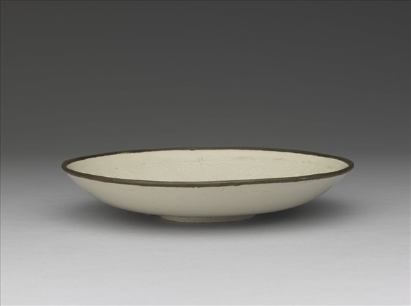 定窯 白瓷印花牡丹飛雁紋盤