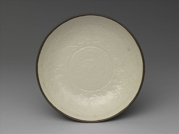 定窯 白瓷印花牡丹飛雁紋盤