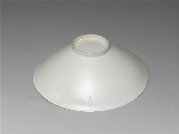 甜白半脫胎番蓮八寶紋葵瓣口碗