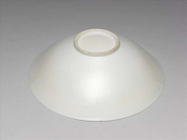 甜白半脫胎番蓮八寶紋葵瓣口碗