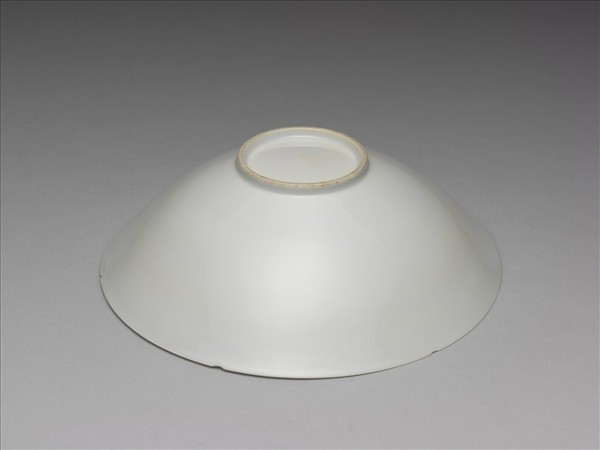 甜白半脫胎番蓮八寶紋葵瓣口碗