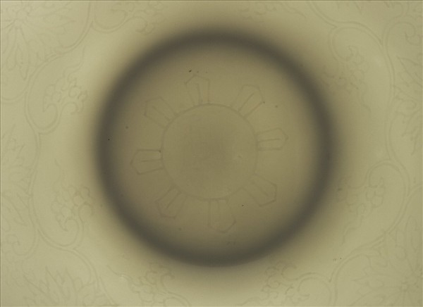 甜白半脫胎番蓮八寶紋葵瓣口碗