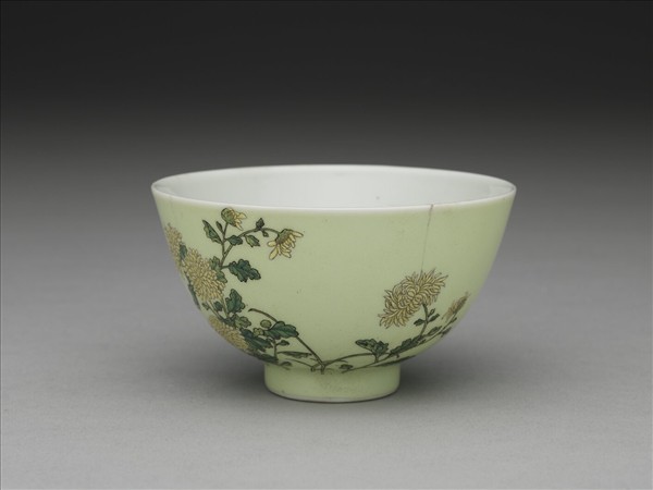 琺瑯彩綠地菊花圖鍾