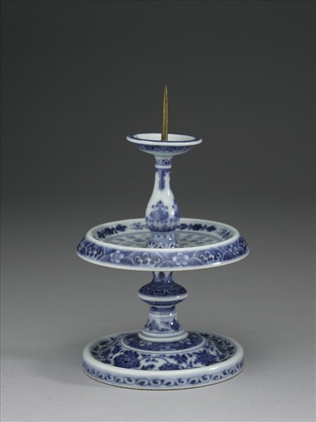 青花番蓮紋燭台