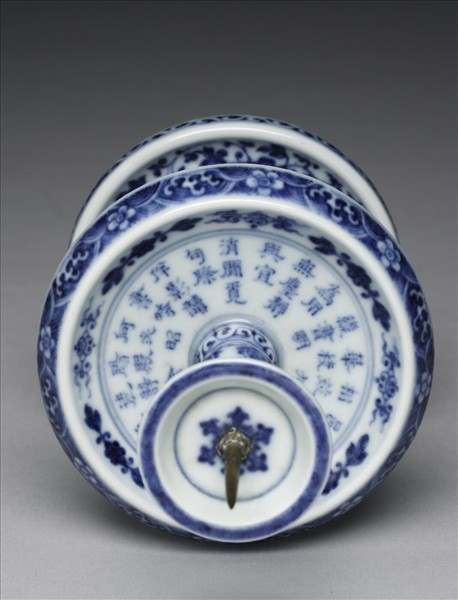 青花番蓮紋燭台