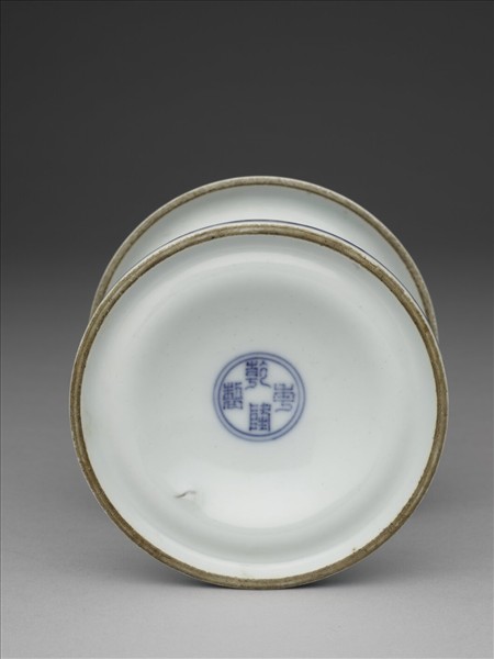 青花番蓮紋燭台