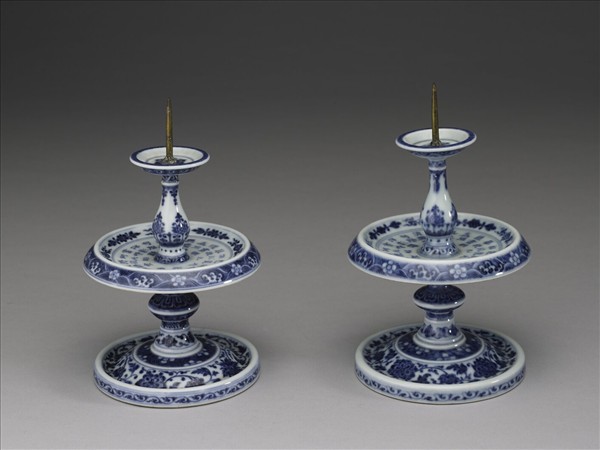 青花番蓮紋燭台
