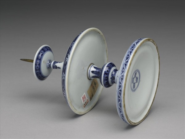 青花番蓮紋燭台