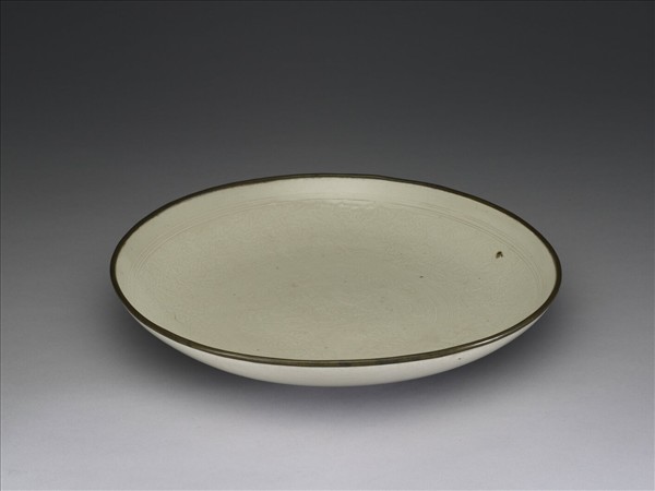 定窯 白瓷印花牡丹蓮花紋盤