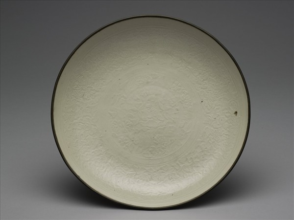 定窯 白瓷印花牡丹蓮花紋盤