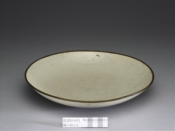 定窯 白瓷印花牡丹蓮花紋盤