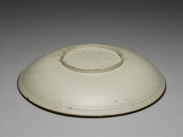 定窯 白瓷印花牡丹蓮花紋盤