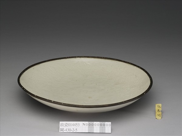 定窯 白瓷印花吳牛喘月圖盤