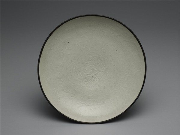 定窯 白瓷印花牡丹蓮花紋盤