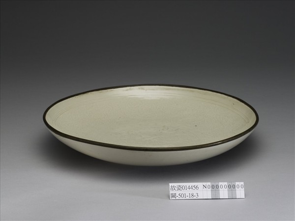 定窯 白瓷印花牡丹蓮花紋盤