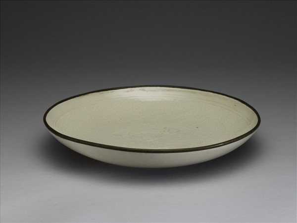 定窯 白瓷印花牡丹蓮花紋盤