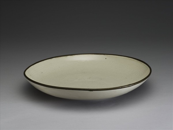 定窯 白瓷印花牡丹蓮花紋盤