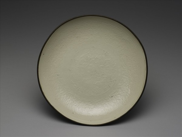 定窯 白瓷印花牡丹蓮花紋盤