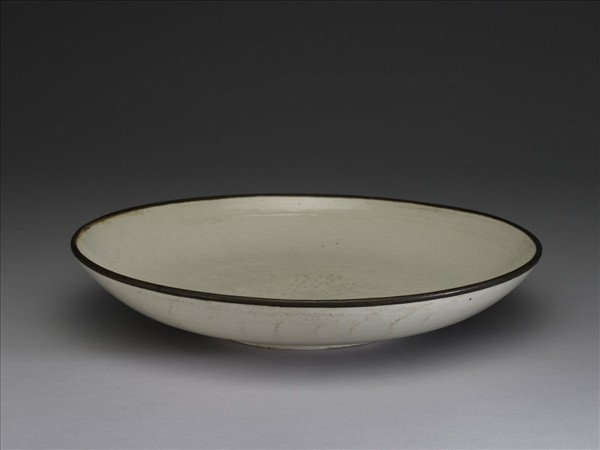 定窯 白瓷印花牡丹蓮花紋盤