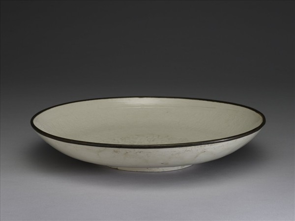 定窯 白瓷印花牡丹蓮花紋盤