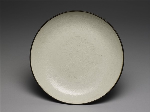 定窯 白瓷印花牡丹蓮花紋盤