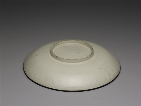 定窯 白瓷印花牡丹蓮花紋盤