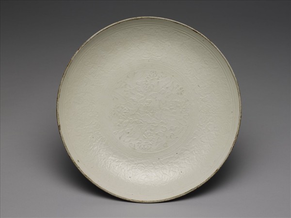 定窯 白瓷印花牡丹蓮花紋盤