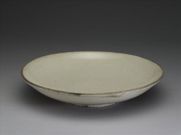 定窯 白瓷劃花龍紋盤
