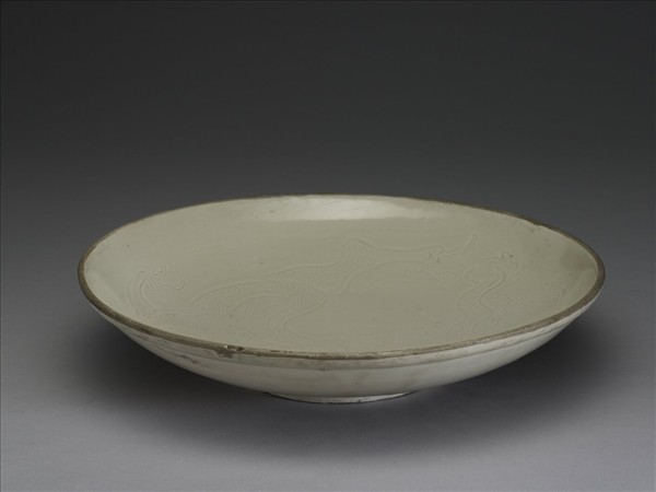 定窯 白瓷劃花龍紋盤