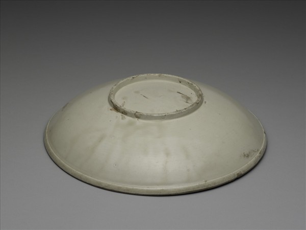 定窯 白瓷劃花龍紋盤