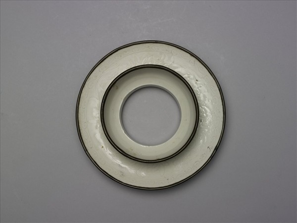 定窯 白瓷劃花蓮花紋盞托