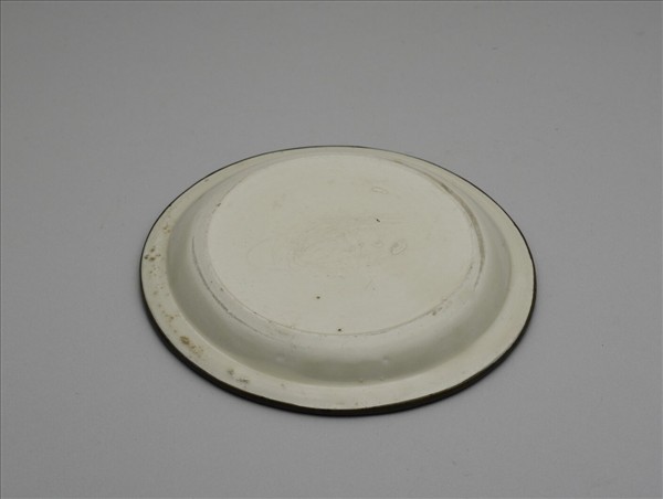 定窯 印花海石榴折沿碟