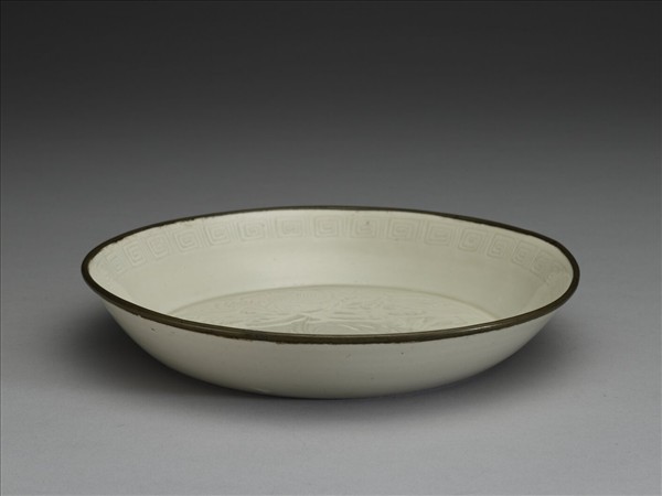 定窯 劃花牡丹盤