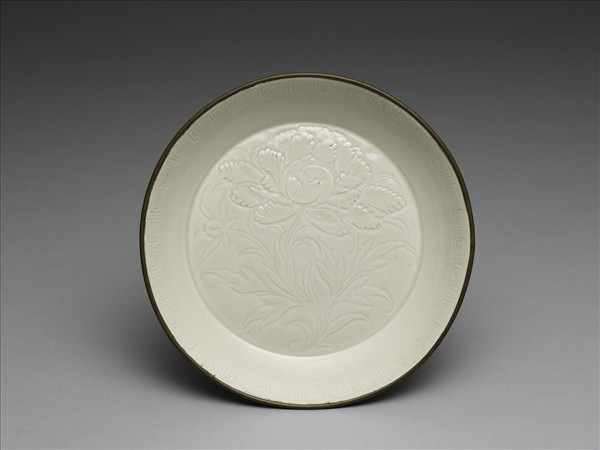 定窯 劃花牡丹盤