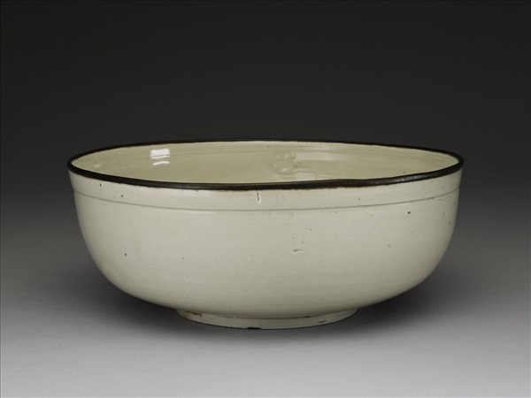 定窯 白釉劃花蓮花紋碗