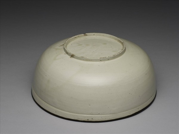 定窯 白釉劃花蓮花紋碗