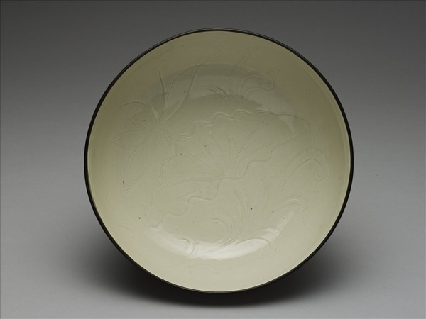 定窯 白釉劃花蓮花紋碗