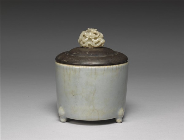 青瓷筒式三足爐