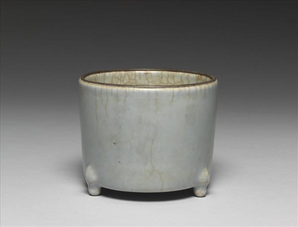 青瓷筒式三足爐