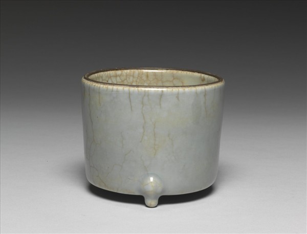 青瓷筒式三足爐