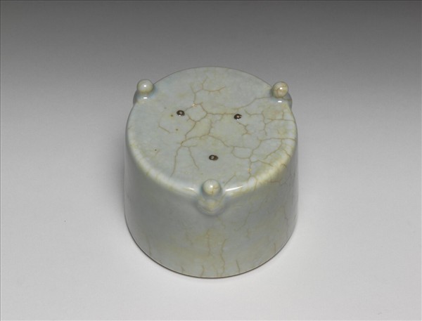 青瓷筒式三足爐