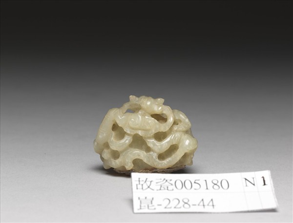 螭虎啣芝紋玉頂