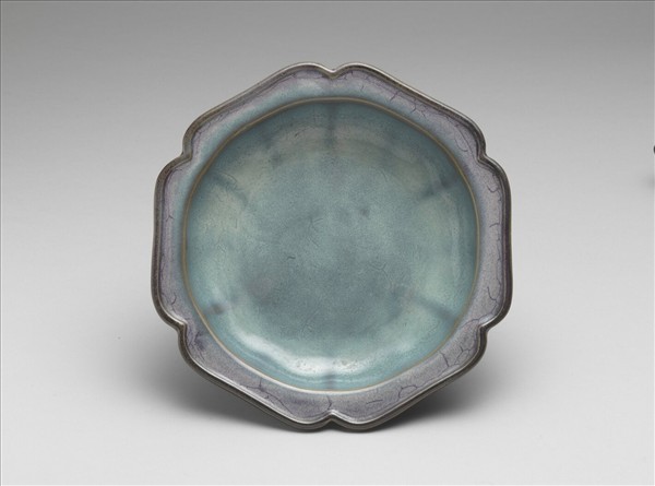 鈞窯 葡萄紫釉葵花式盆托