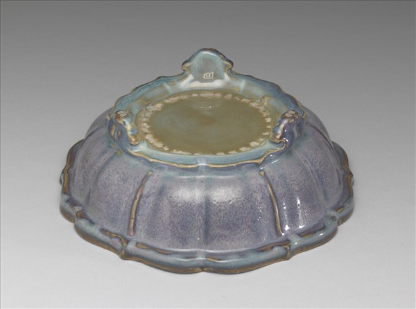 鈞窯 葡萄紫釉蓮花式盆托