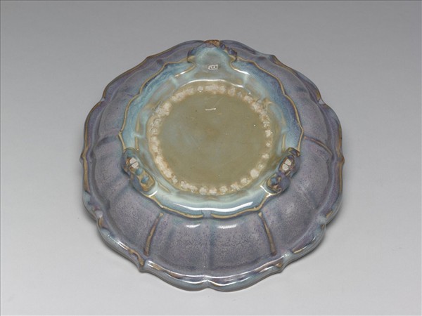 鈞窯 葡萄紫釉蓮花式盆托