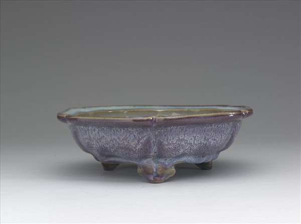 鈞窯 葡萄紫釉葵花式盆托