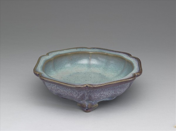 鈞窯 葡萄紫釉葵花式盆托