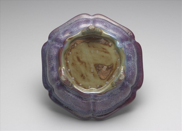 鈞窯 葡萄紫釉葵花式盆托