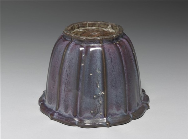 鈞窯 葡萄紫釉蓮花式花盆