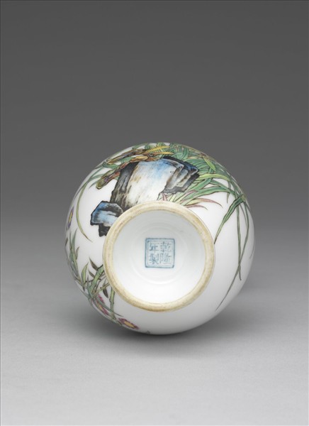 琺瑯彩蘭竹雙耳瓶